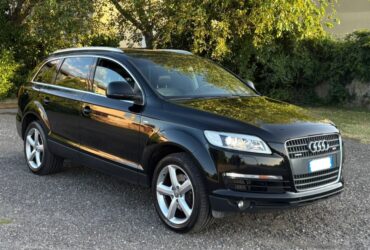 Audi Q7 3.0 TDI 233CP S-Line Quattro 7 Locuri